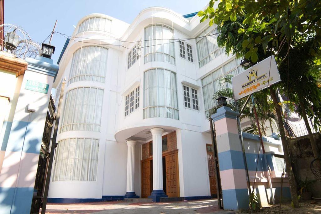 Majesty Hotel Yangon Exterior photo