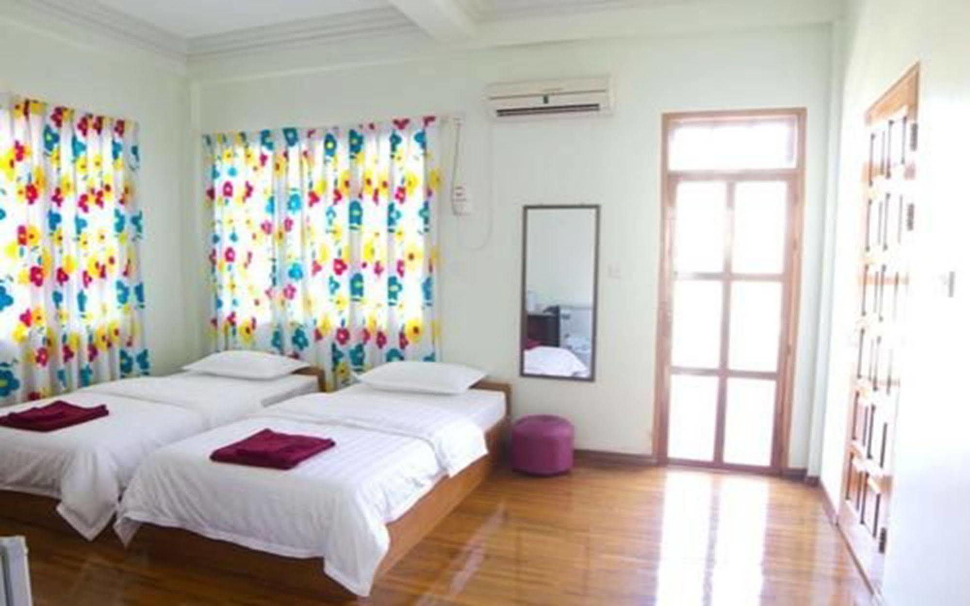Majesty Hotel Yangon Exterior photo